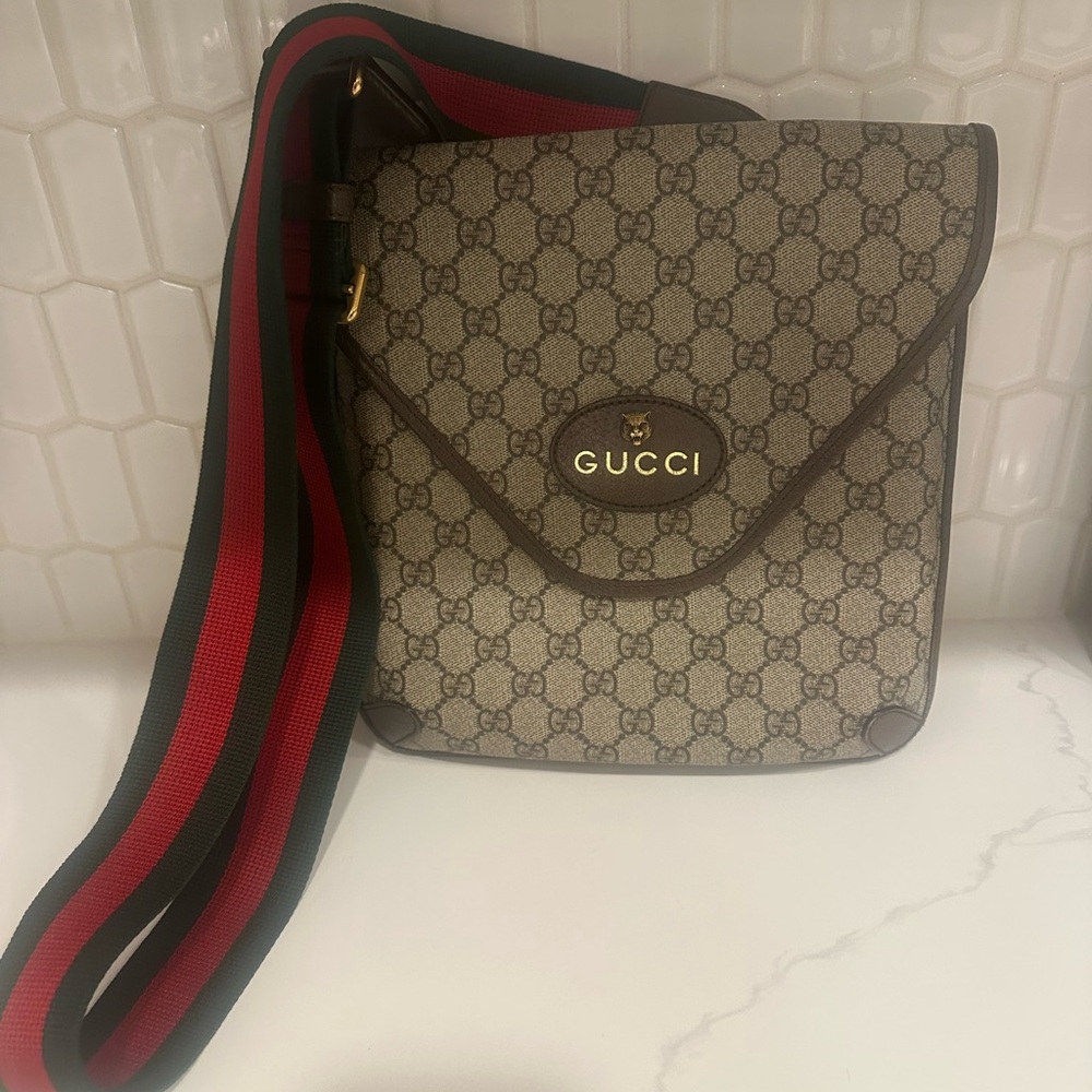 Gucci Beige Crossbody Bag with Red and Green Strap